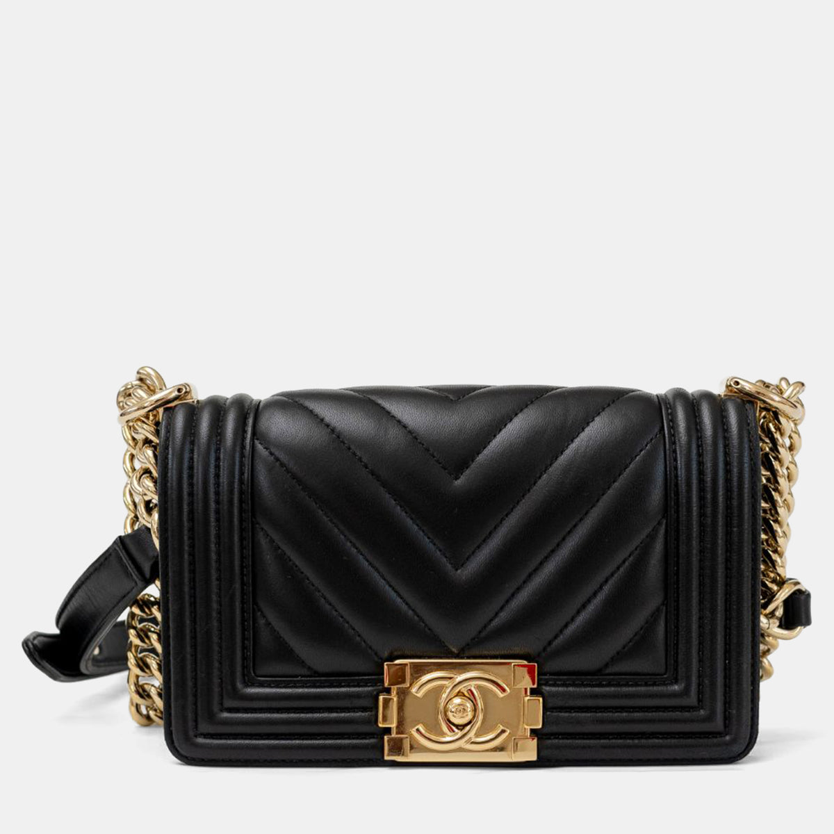 Chanel src:http://cdn.theluxurycloset.com/uploads/products/full/luxury-women-chanel-used-handbags-p1424315-003.jpg