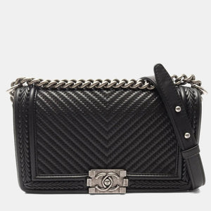 src:http://cdn.theluxurycloset.com/uploads/products/full/luxury-women-chanel-used-handbags-p1424830-001.jpg