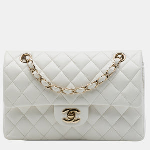 src:http://cdn.theluxurycloset.com/uploads/products/full/luxury-women-chanel-used-handbags-p1424997-004.jpg