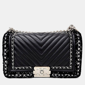 src:http://cdn.theluxurycloset.com/uploads/products/full/luxury-women-chanel-used-handbags-p1425156-004.jpg