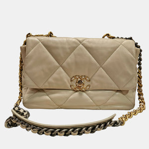 src:http://cdn.theluxurycloset.com/uploads/products/full/luxury-women-chanel-used-handbags-p1426272-004.jpg