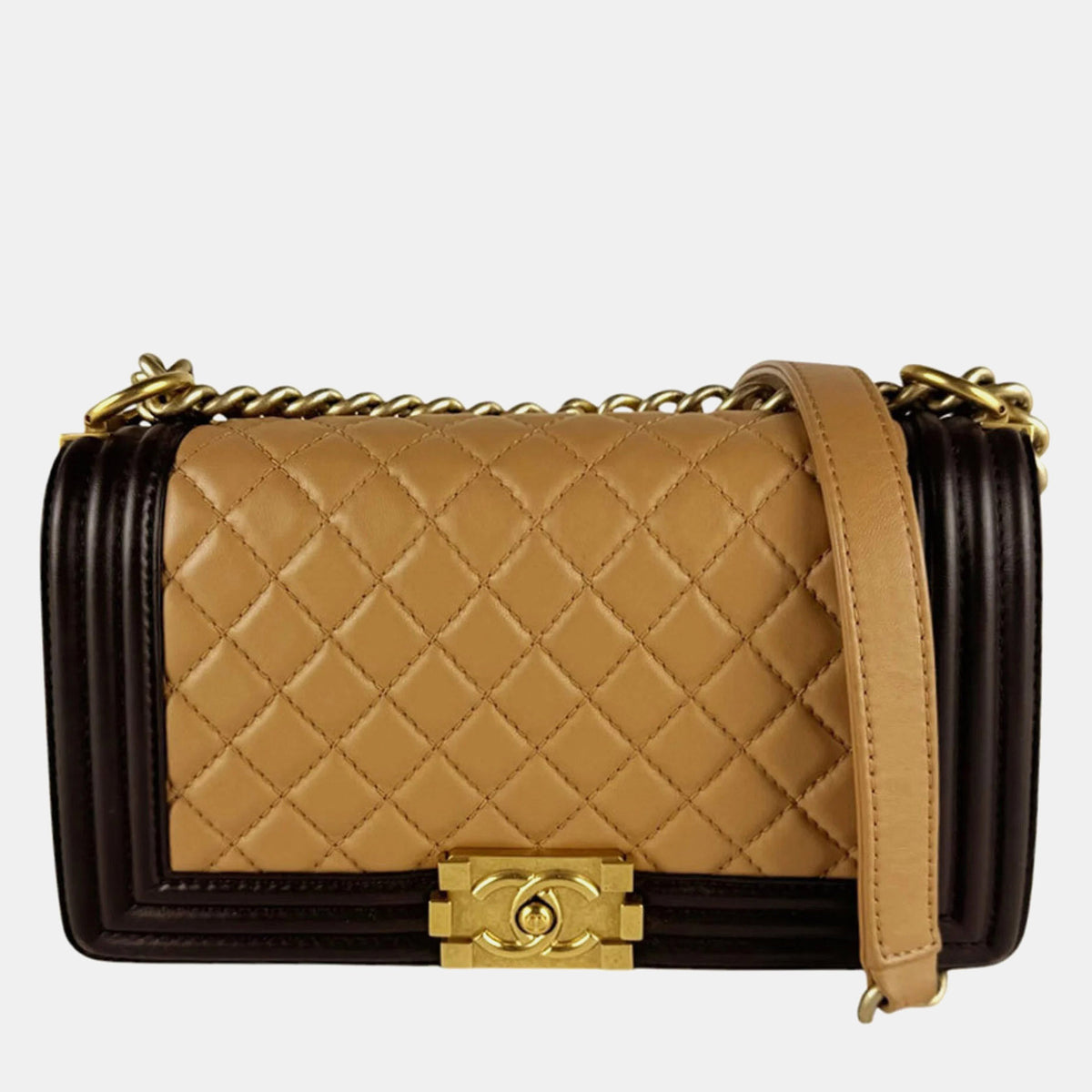 Chanel src:http://cdn.theluxurycloset.com/uploads/products/full/luxury-women-chanel-used-handbags-p1426597-007.jpg
