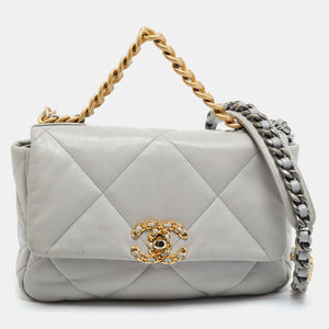 src:http://cdn.theluxurycloset.com/uploads/products/full/luxury-women-chanel-used-handbags-p1429448-001.jpg