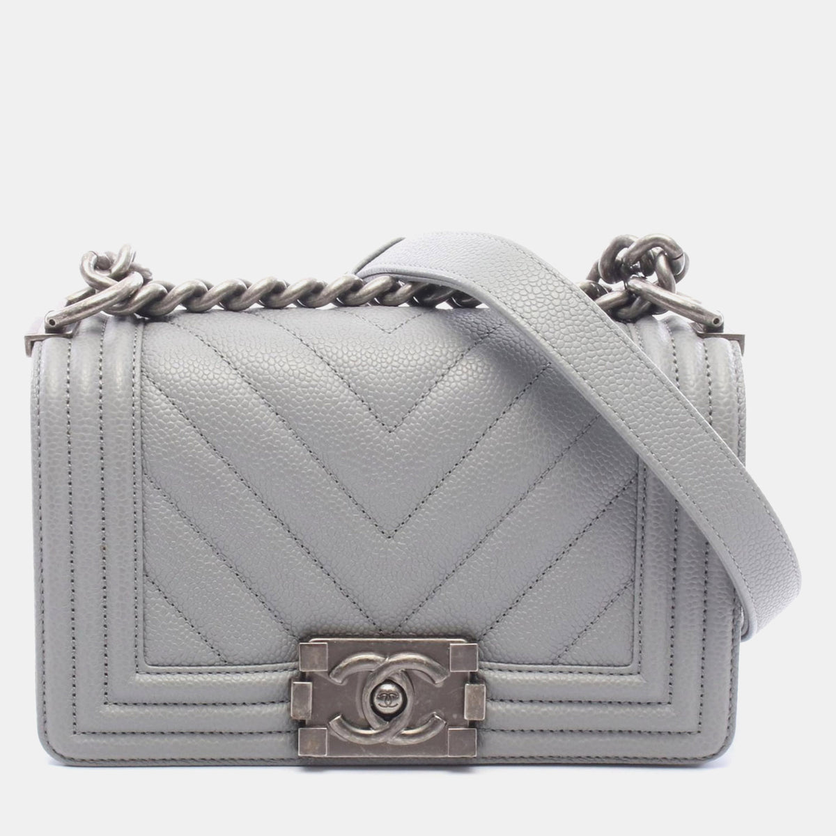 Chanel src:http://cdn.theluxurycloset.com/uploads/products/full/luxury-women-chanel-used-handbags-p1431717-004.jpeg