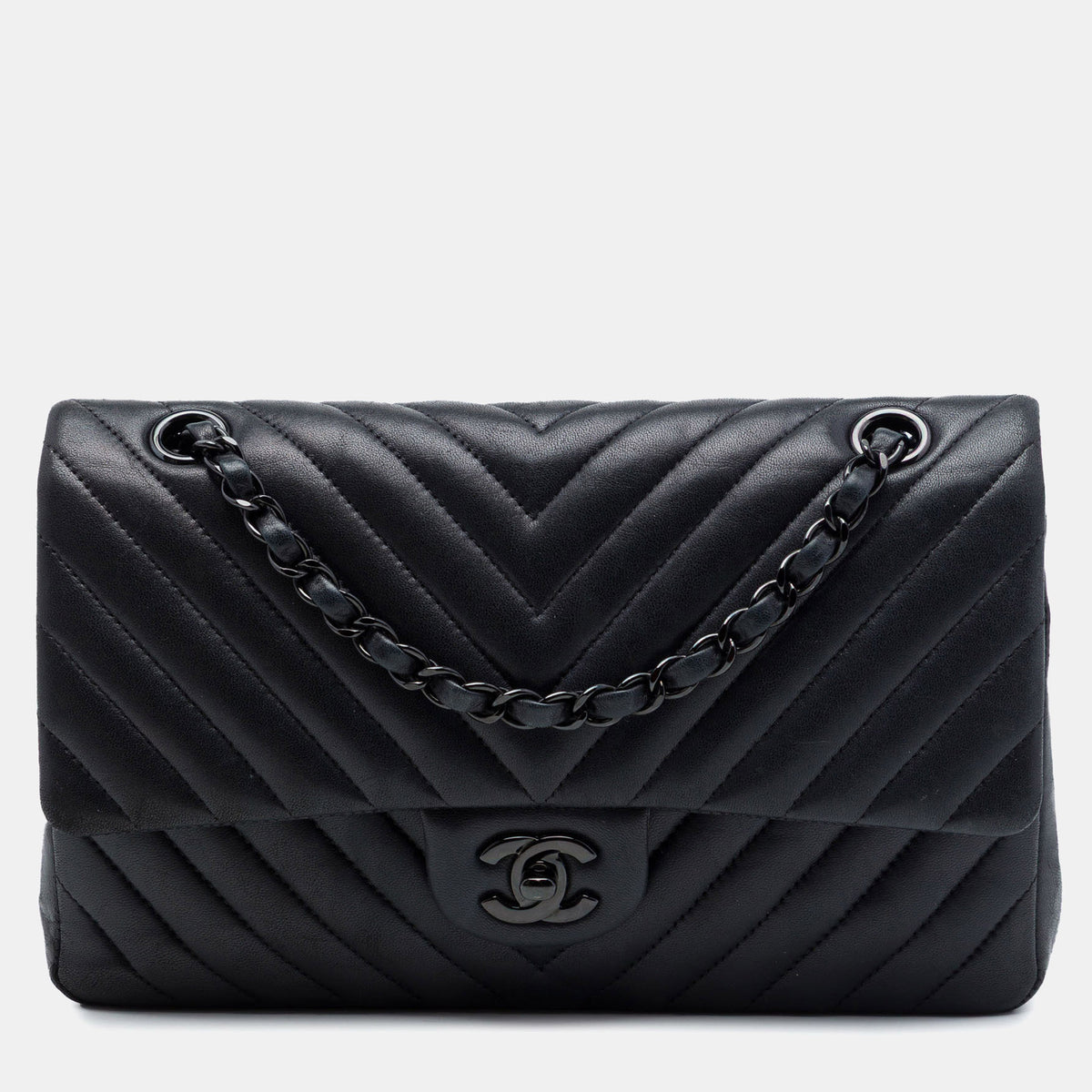 Chanel src:http://cdn.theluxurycloset.com/uploads/products/full/luxury-women-chanel-used-handbags-p1431840-005.jpg