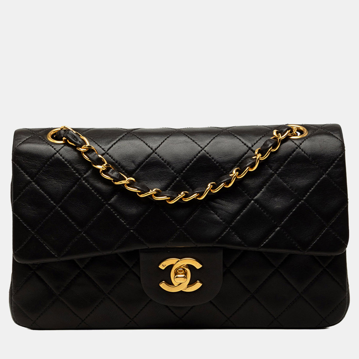 Chanel src:http://cdn.theluxurycloset.com/uploads/products/full/luxury-women-chanel-used-handbags-p1433617-004.jpg