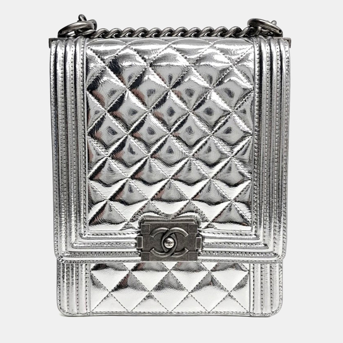 Chanel src:http://cdn.theluxurycloset.com/uploads/products/full/luxury-women-chanel-used-handbags-p1436169-004.jpg