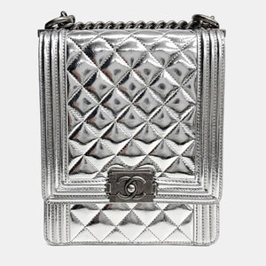 src:http://cdn.theluxurycloset.com/uploads/products/full/luxury-women-chanel-used-handbags-p1436169-004.jpg