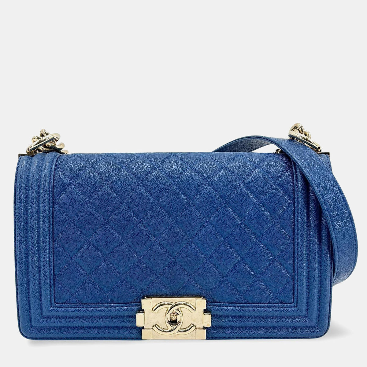 Chanel src:http://cdn.theluxurycloset.com/uploads/products/full/luxury-women-chanel-used-handbags-p1436868-014.jpg