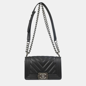 src:http://cdn.theluxurycloset.com/uploads/products/full/luxury-women-chanel-used-handbags-p1437316-006.jpg