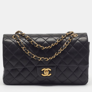 src:http://cdn.theluxurycloset.com/uploads/products/full/luxury-women-chanel-used-handbags-p1437665-001.jpg