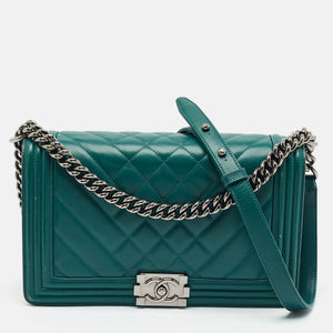 src:http://cdn.theluxurycloset.com/uploads/products/full/luxury-women-chanel-used-handbags-p1439995-001.jpg