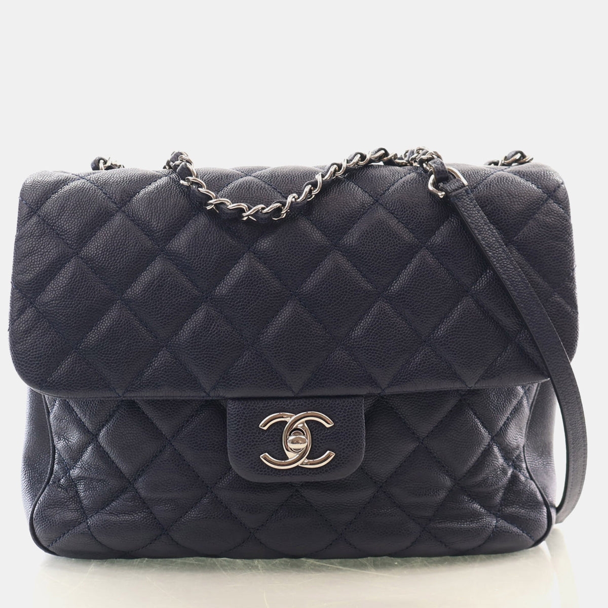 Chanel src:http://cdn.theluxurycloset.com/uploads/products/full/luxury-women-chanel-used-handbags-p1441064-007.jpg