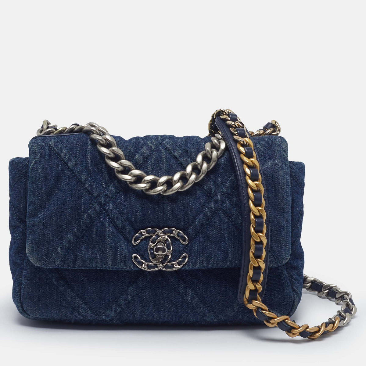 Chanel src:http://cdn.theluxurycloset.com/uploads/products/full/luxury-women-chanel-used-handbags-p1442172-001.jpg