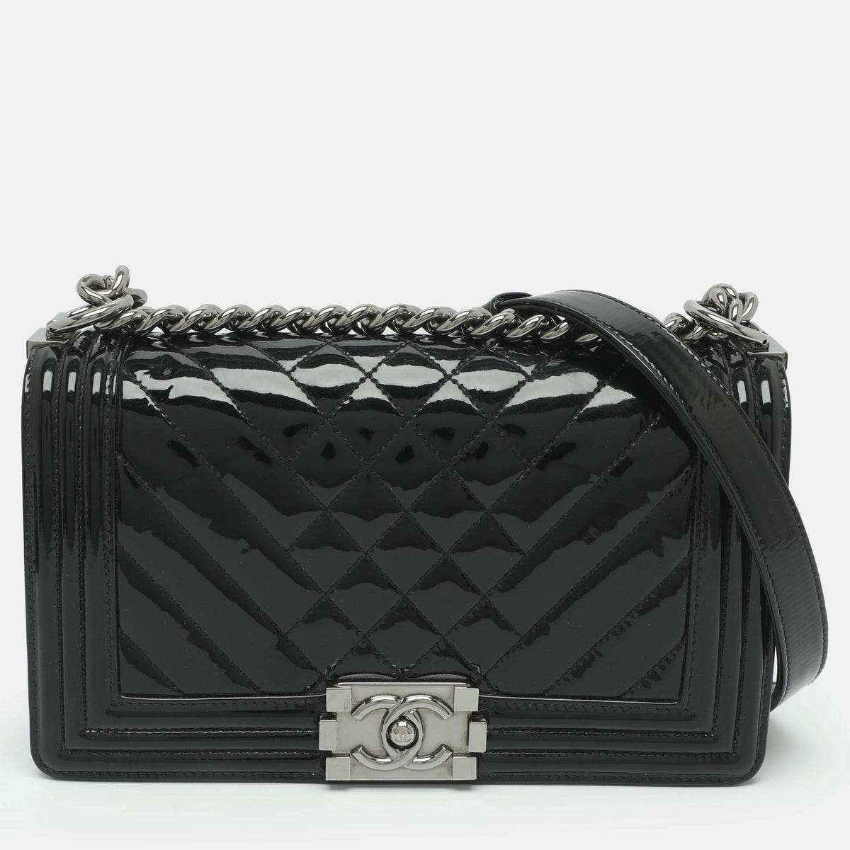 Chanel src:http://cdn.theluxurycloset.com/uploads/products/full/luxury-women-chanel-used-handbags-p1442312-001.jpg