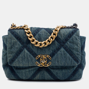 src:http://cdn.theluxurycloset.com/uploads/products/full/luxury-women-chanel-used-handbags-p1444116-005.jpg