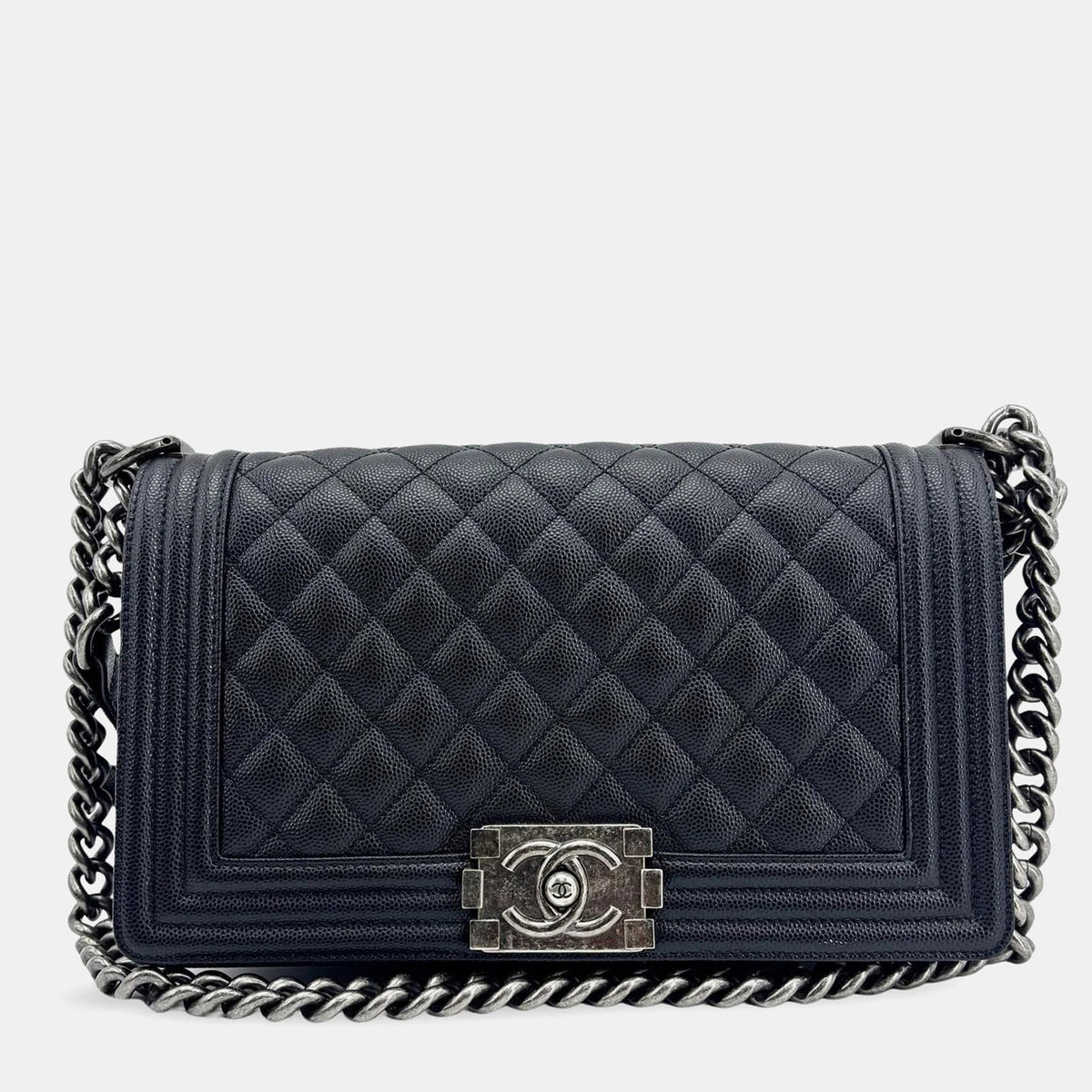 Chanel src:http://cdn.theluxurycloset.com/uploads/products/full/luxury-women-chanel-used-handbags-p1445997-003.jpg