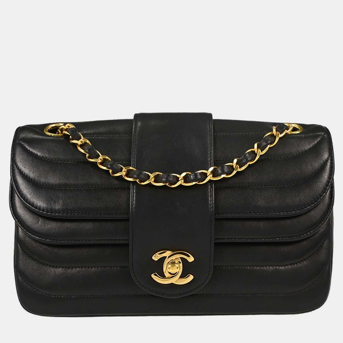 Chanel src:http://cdn.theluxurycloset.com/uploads/products/full/luxury-women-chanel-used-handbags-p1449204-008.jpg
