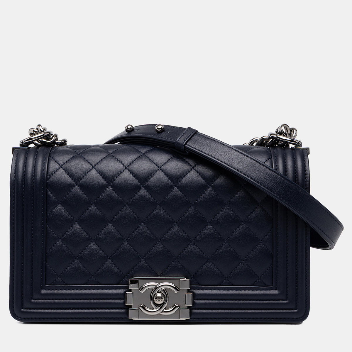 Chanel src:http://cdn.theluxurycloset.com/uploads/products/full/luxury-women-chanel-used-handbags-p1450243-004.jpg