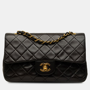 src:http://cdn.theluxurycloset.com/uploads/products/full/luxury-women-chanel-used-handbags-p1450478-006.jpg