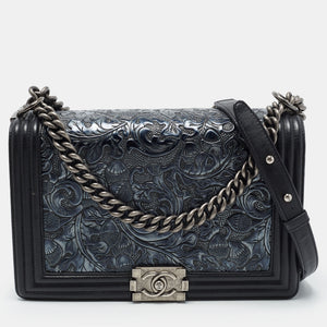 src:http://cdn.theluxurycloset.com/uploads/products/full/luxury-women-chanel-used-handbags-p1452574-001.jpg