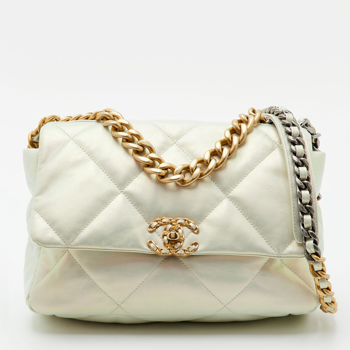 Chanel src:http://cdn.theluxurycloset.com/uploads/products/full/luxury-women-chanel-used-handbags-p1453452-001.jpg