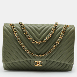 src:http://cdn.theluxurycloset.com/uploads/products/full/luxury-women-chanel-used-handbags-p1453598-001.jpg