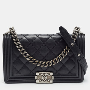 src:http://cdn.theluxurycloset.com/uploads/products/full/luxury-women-chanel-used-handbags-p1456876-001.jpg