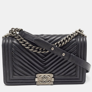 src:http://cdn.theluxurycloset.com/uploads/products/full/luxury-women-chanel-used-handbags-p890900-002.jpg