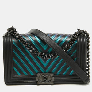 src:http://cdn.theluxurycloset.com/uploads/products/full/luxury-women-chanel-used-handbags-p919553-002.jpg