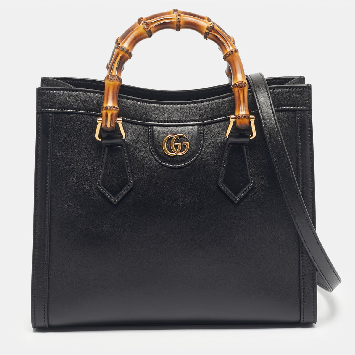 Gucci src:http://cdn.theluxurycloset.com/uploads/products/full/luxury-women-gucci-new-handbags-p1211889-013.jpg