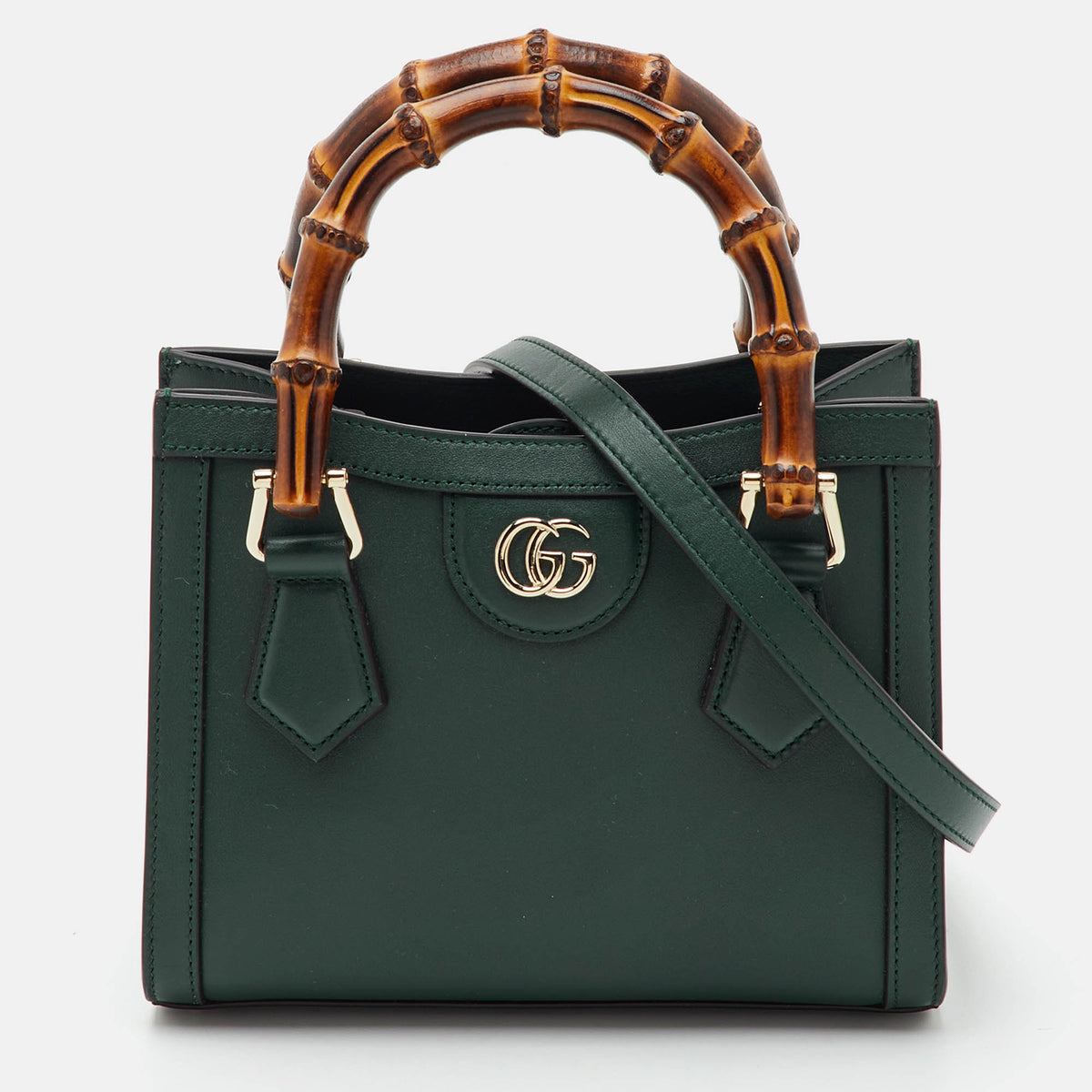 Gucci src:http://cdn.theluxurycloset.com/uploads/products/full/luxury-women-gucci-new-handbags-p1444840-001.jpg