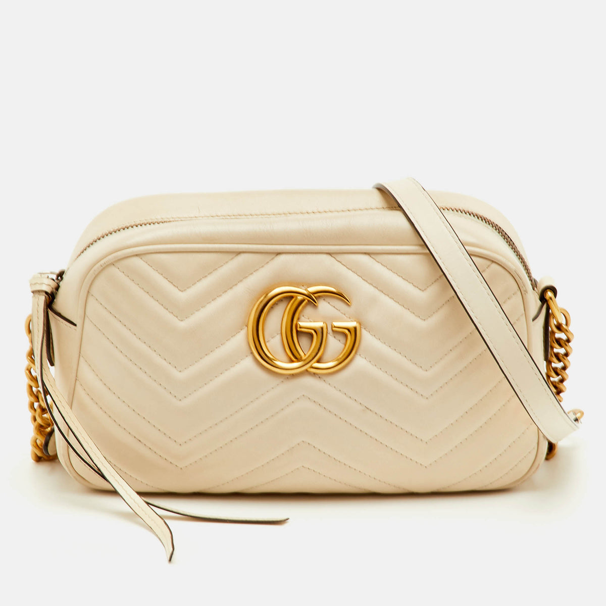 Gucci src:http://cdn.theluxurycloset.com/uploads/products/full/luxury-women-gucci-used-handbags-p1275447-015.jpg