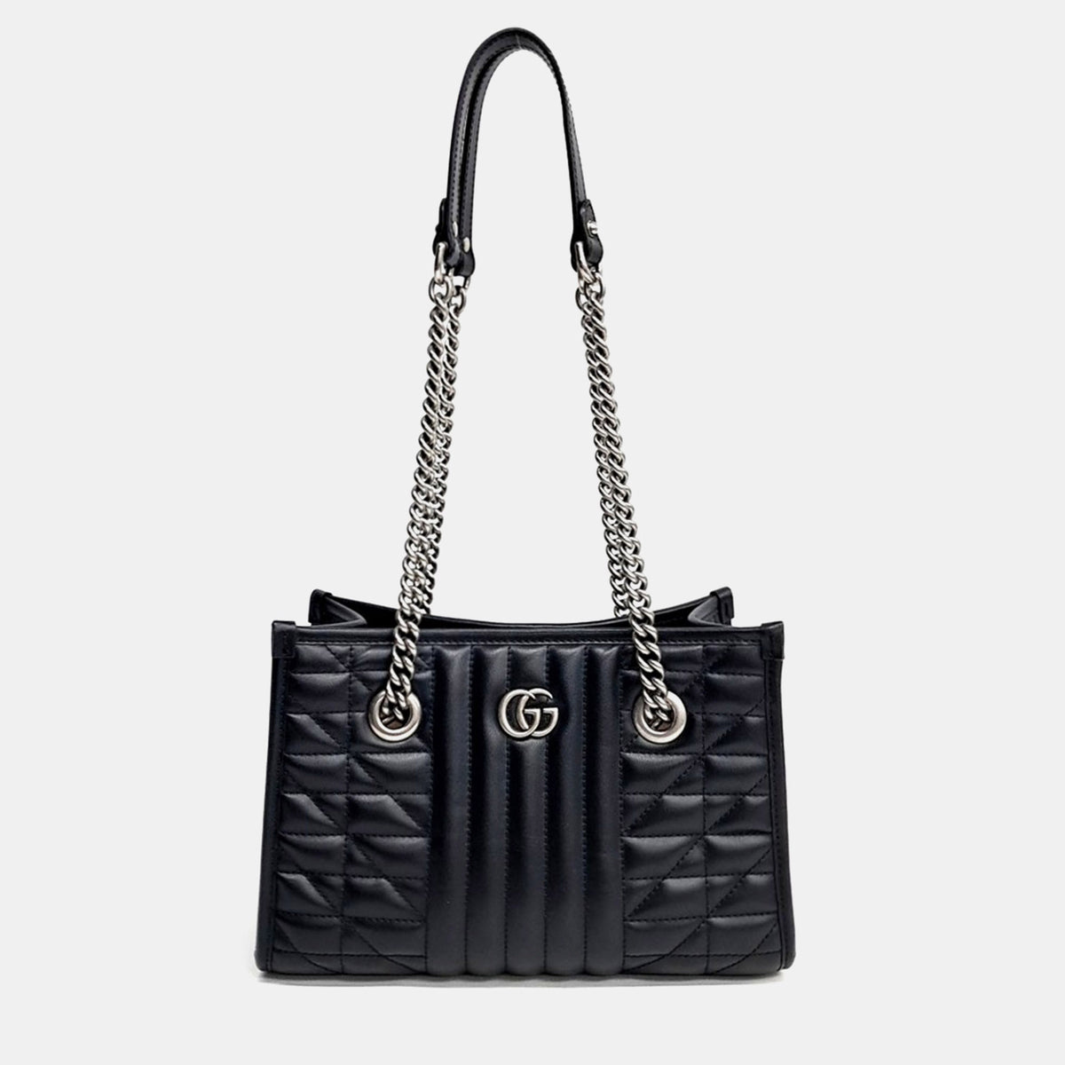 Gucci src:http://cdn.theluxurycloset.com/uploads/products/full/luxury-women-gucci-used-handbags-p1428038-001.jpg