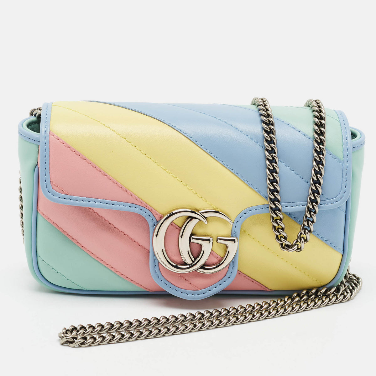 Gucci src:http://cdn.theluxurycloset.com/uploads/products/full/luxury-women-gucci-used-handbags-p1451109-001.jpg
