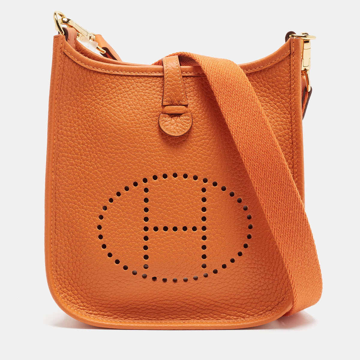 Hermès src:http://cdn.theluxurycloset.com/uploads/products/full/luxury-women-hermes-new-handbags-p1410451-001.jpg