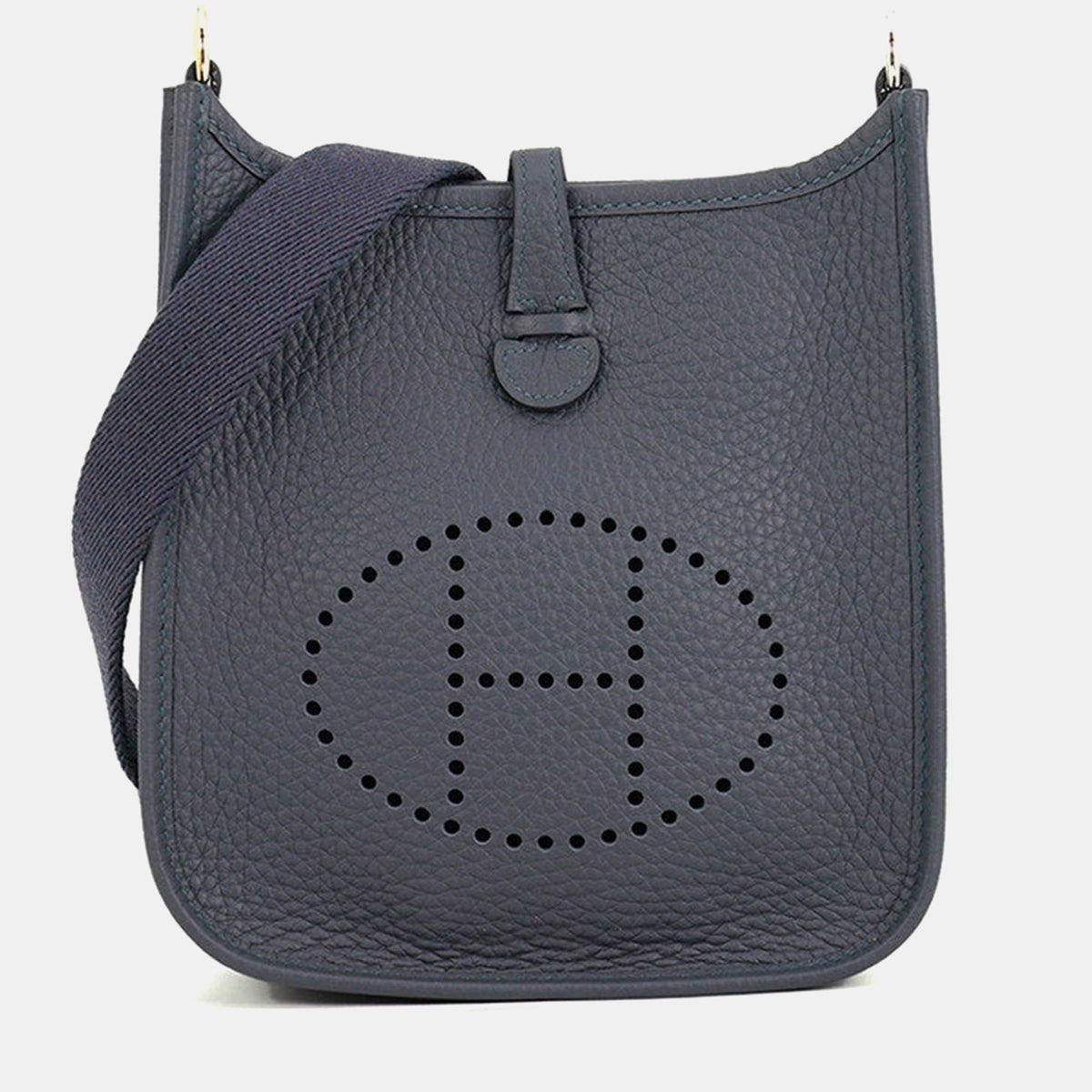 Hermès src:http://cdn.theluxurycloset.com/uploads/products/full/luxury-women-hermes-new-handbags-p1416131-005.jpg