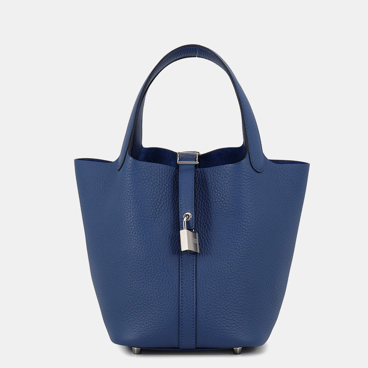 Hermès src:http://cdn.theluxurycloset.com/uploads/products/full/luxury-women-hermes-new-handbags-p1440200-004.jpg