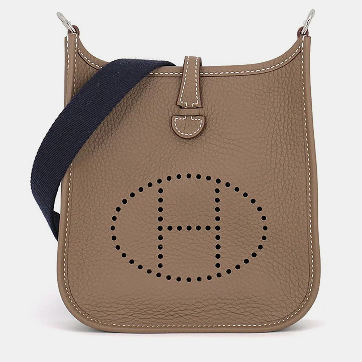 Hermès src:http://cdn.theluxurycloset.com/uploads/products/full/luxury-women-hermes-new-handbags-p1453011-005.jpg