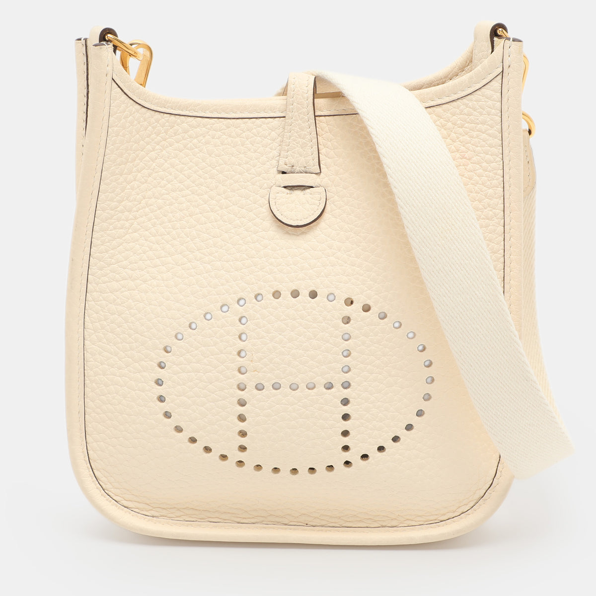 Hermès src:http://cdn.theluxurycloset.com/uploads/products/full/luxury-women-hermes-used-handbags-p1329187-001.jpg