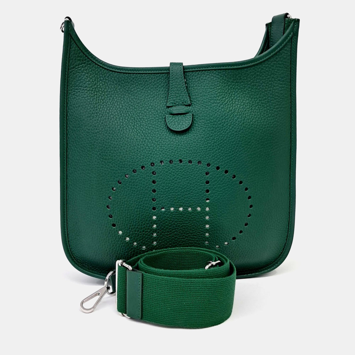 Hermès src:http://cdn.theluxurycloset.com/uploads/products/full/luxury-women-hermes-used-handbags-p1396198-003.jpg