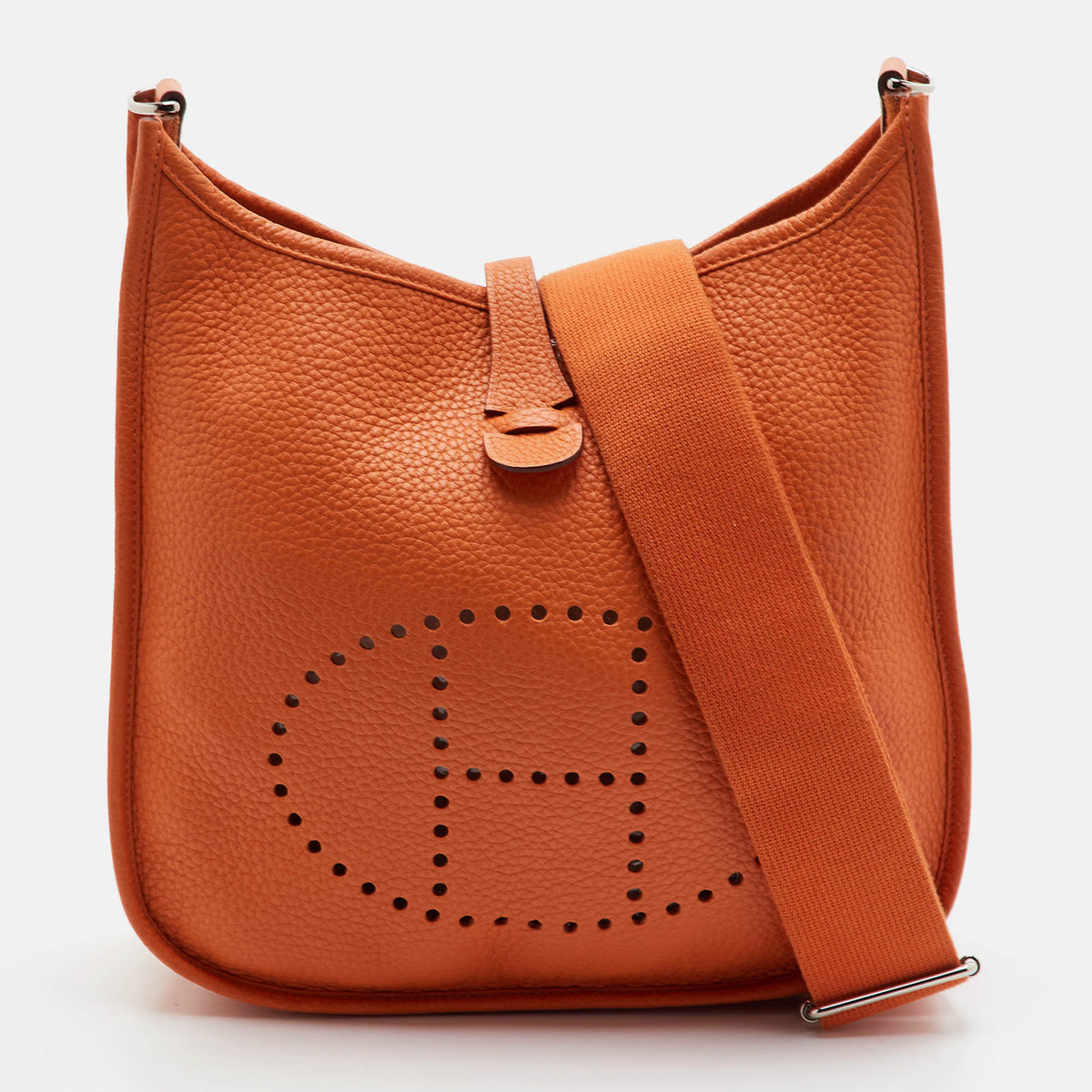 Hermès src:http://cdn.theluxurycloset.com/uploads/products/full/luxury-women-hermes-used-handbags-p1419806-001.jpg
