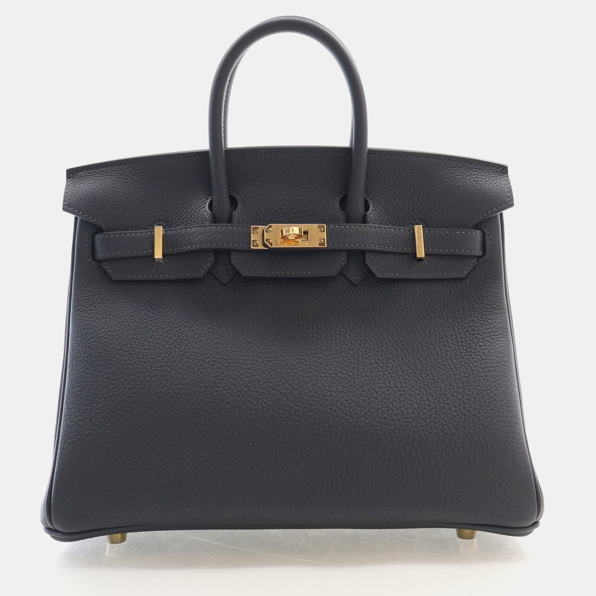 Hermès src:http://cdn.theluxurycloset.com/uploads/products/full/luxury-women-hermes-used-handbags-p1427544-003.jpg