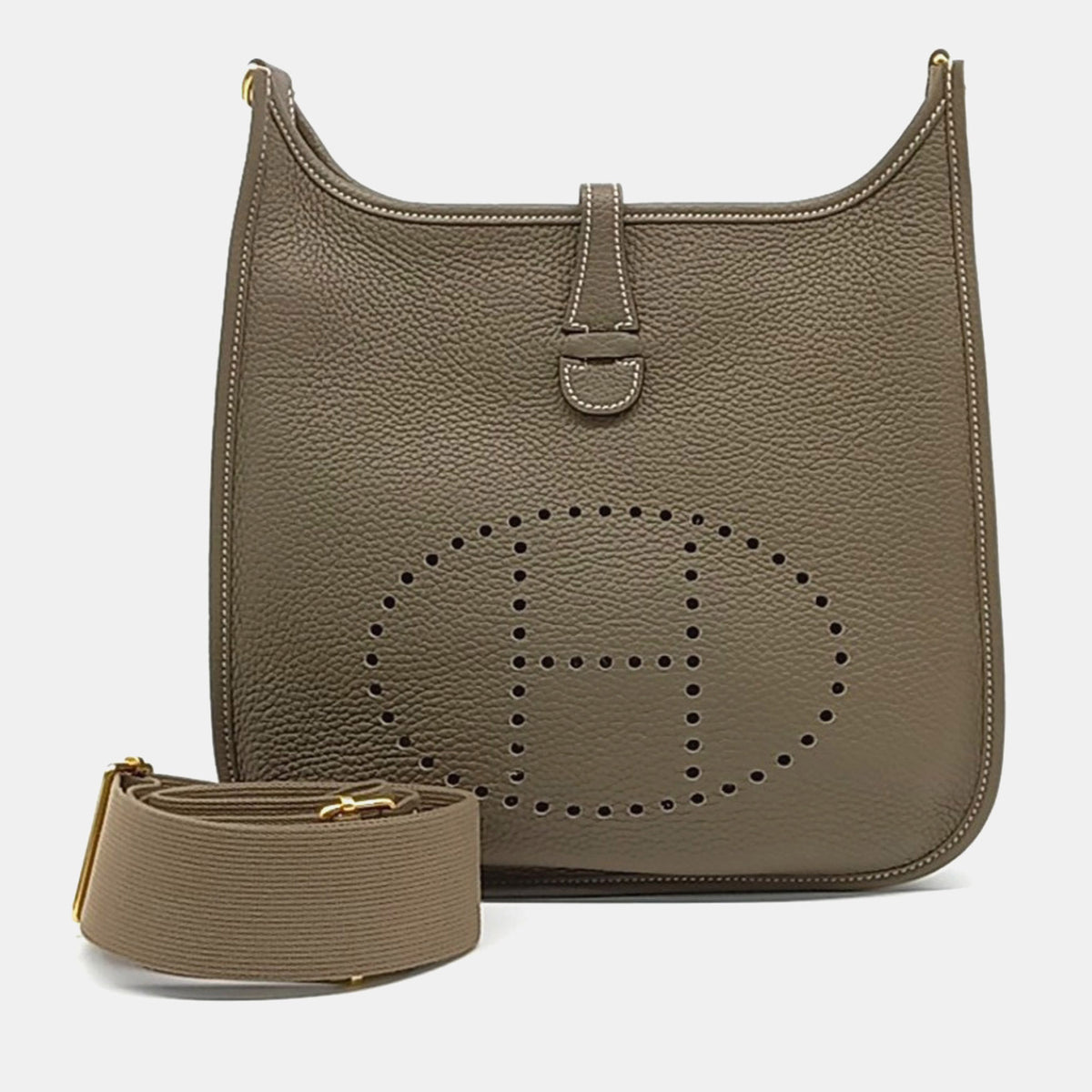 Hermès src:http://cdn.theluxurycloset.com/uploads/products/full/luxury-women-hermes-used-handbags-p1428582-004.jpg