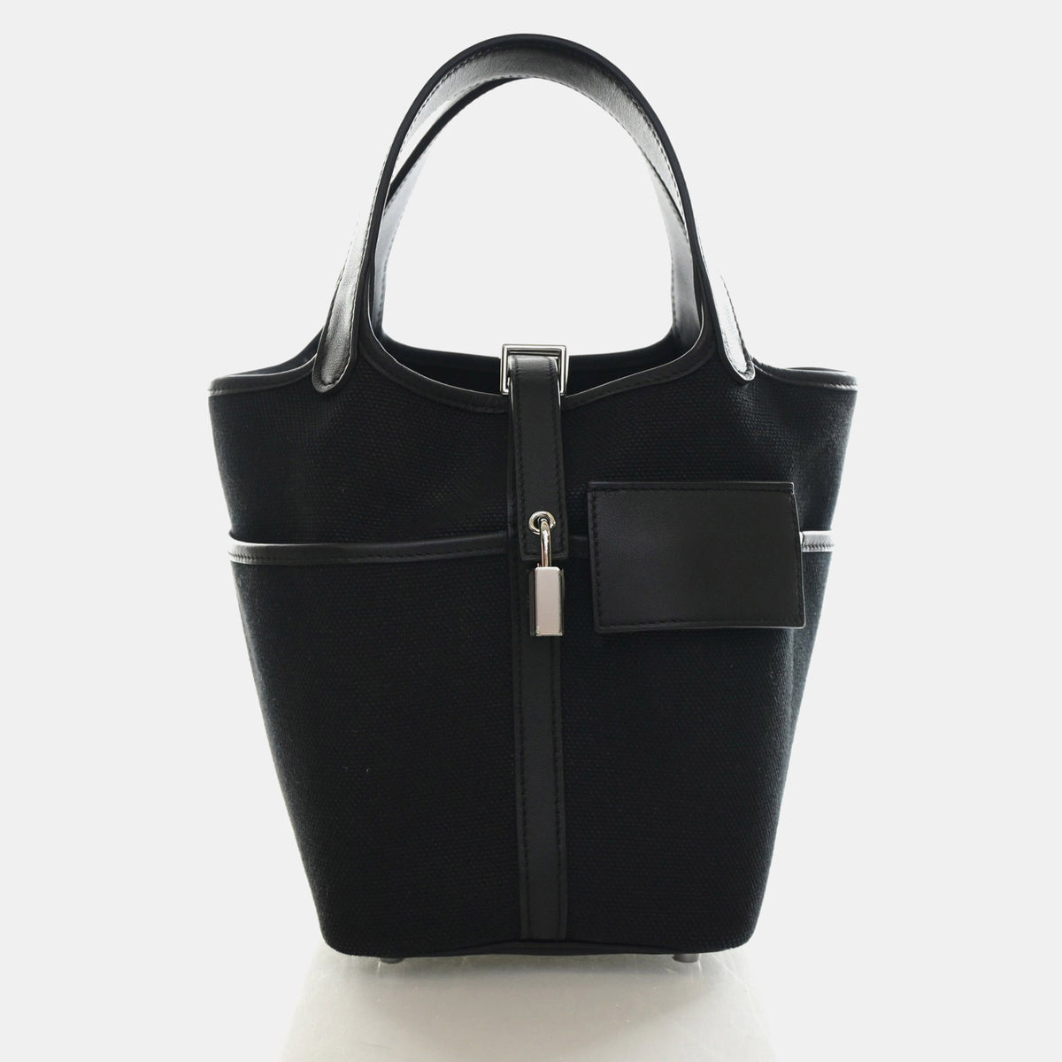 Hermès src:http://cdn.theluxurycloset.com/uploads/products/full/luxury-women-hermes-used-handbags-p1445368-014.jpg