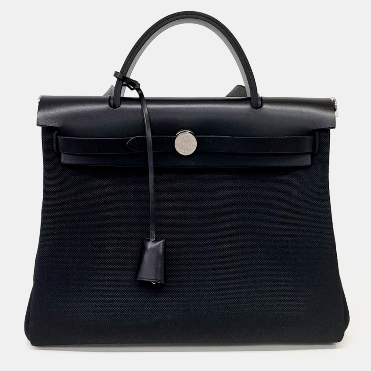 Hermès src:http://cdn.theluxurycloset.com/uploads/products/full/luxury-women-hermes-used-handbags-p1446704-004.jpg