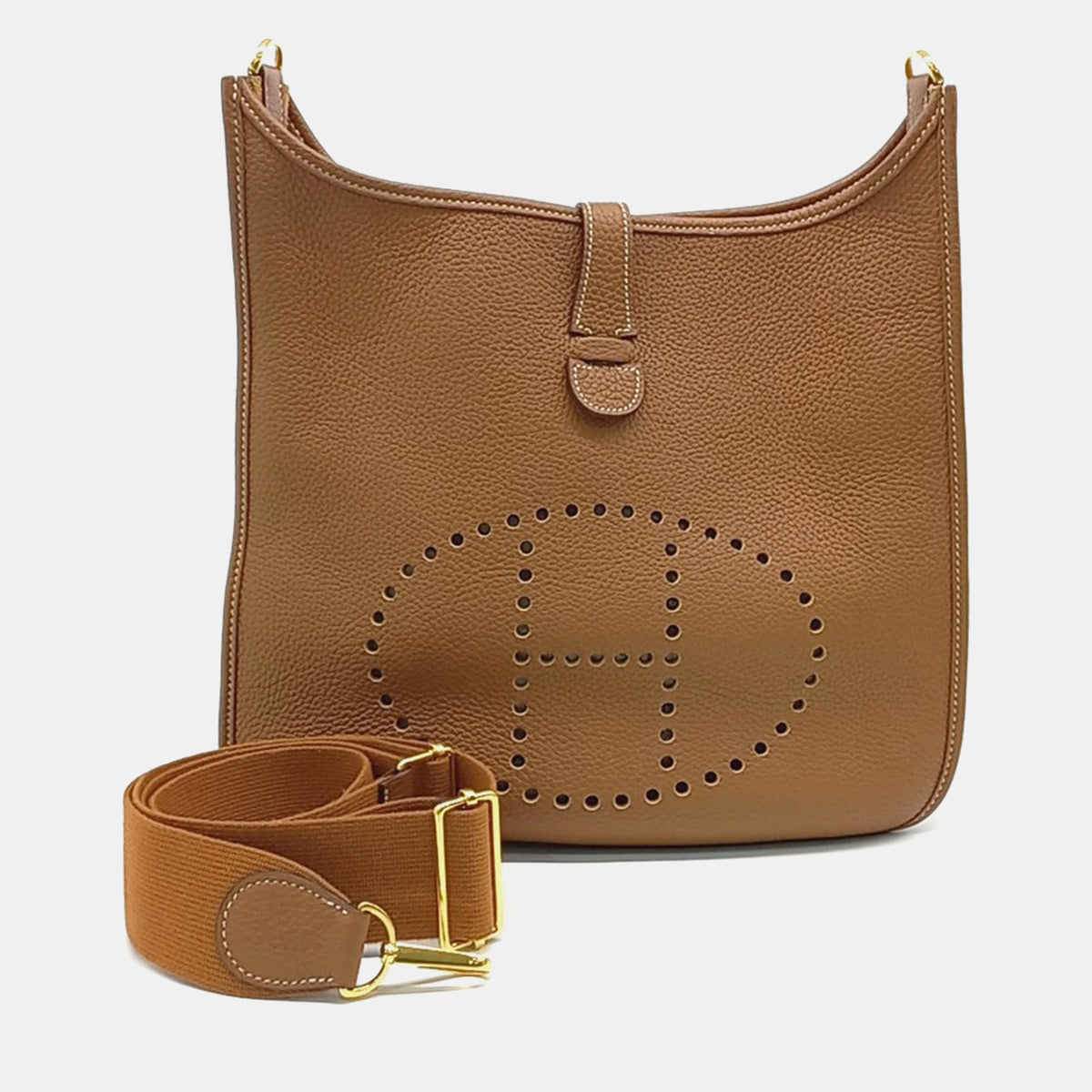 Hermès src:http://cdn.theluxurycloset.com/uploads/products/full/luxury-women-hermes-used-handbags-p1449939-004.jpg