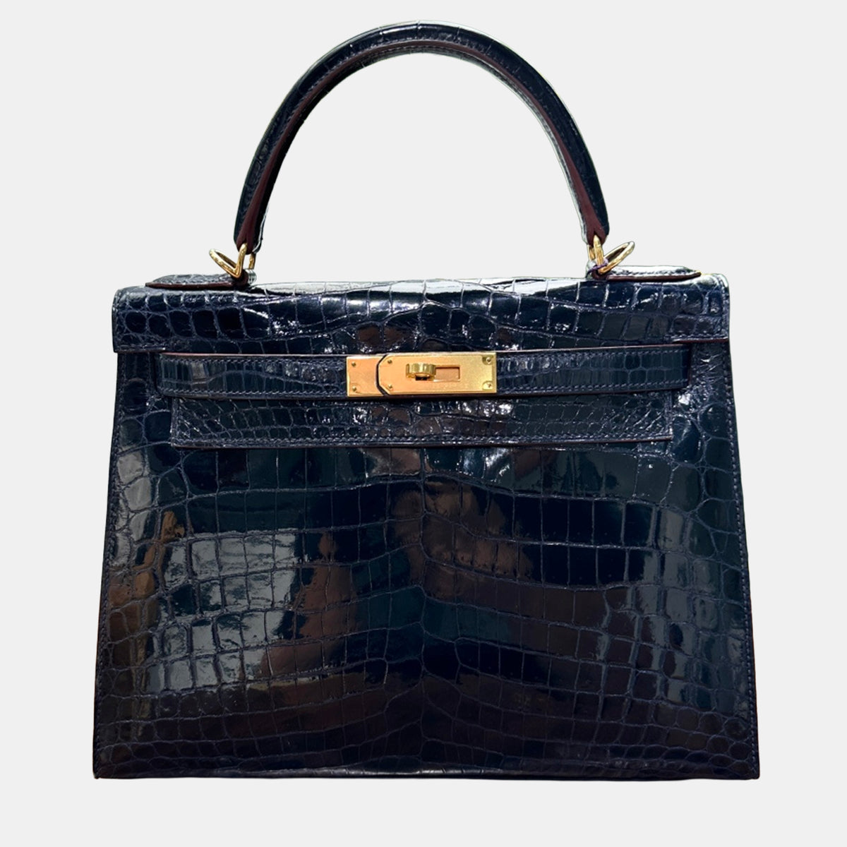 Hermès src:http://cdn.theluxurycloset.com/uploads/products/full/luxury-women-hermes-used-handbags-p1455010-003.jpg