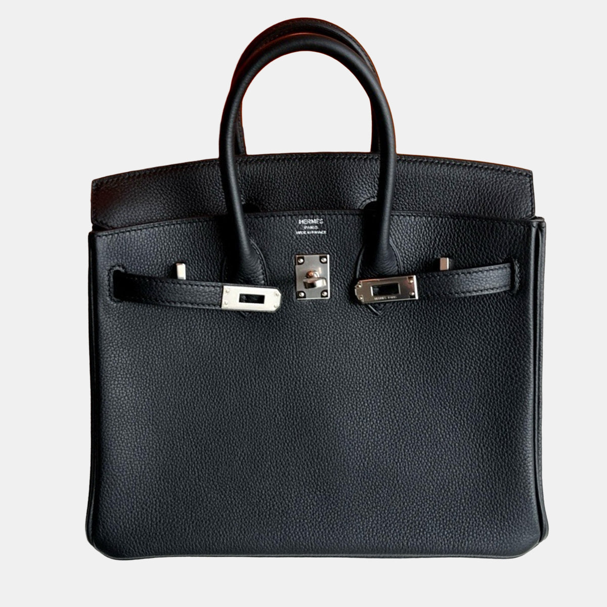 Hermès src:http://cdn.theluxurycloset.com/uploads/products/full/luxury-women-hermes-used-handbags-p1455019-001.jpg