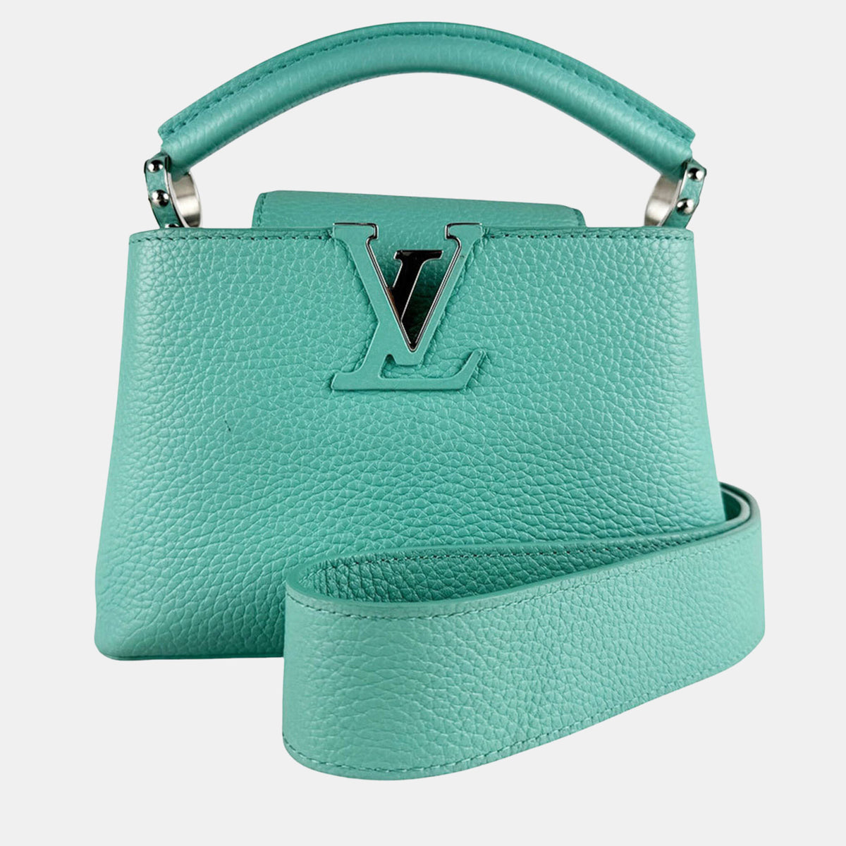 Louis Vuitton src:http://cdn.theluxurycloset.com/uploads/products/full/luxury-women-louis-vuitton-used-handbags-p1404800-003.jpg